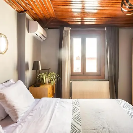 Cosy Roof Flat On 5th Floor With Bosphorus View * Istanbul
