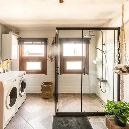Cosy Roof Flat On 5th Floor With Bosphorus View Apartment