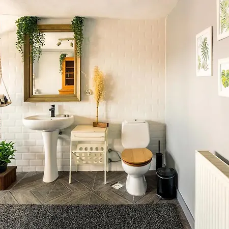 Cosy Roof Flat On 5th Floor With Bosphorus View *